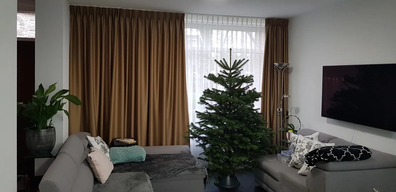 Wavegordijnen als maatwerkuitvoering binnen de RAAMFIT-collectie